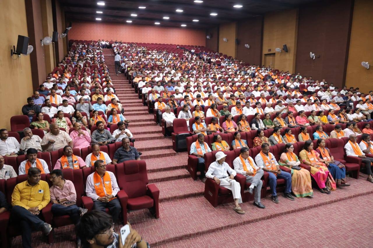 તા.૦૮-૦૪-૨૦૨૫ ના રોજ બારડોલી શહેરમાં ૧૬૯-બારડોલી વિધાનસભા સક્રિય સભ્યોનું સંમેલન યોજાયું.